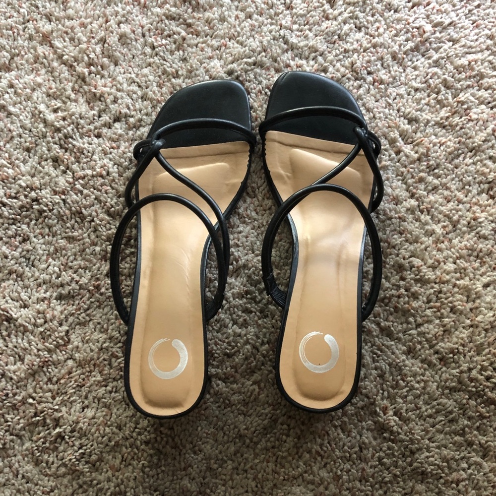 Journee Collection strappy kitten heel sandal 8.5